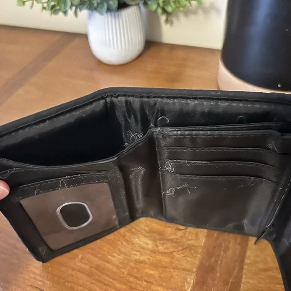 Vera Bradley Small Bifold Compact Snap Wallet - Picture 5 of 7